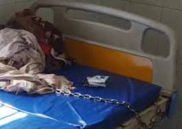 जिला अस्पताल में हड़कंप,कमजोर हथकड़ी और फुर्र हो गया बंदी