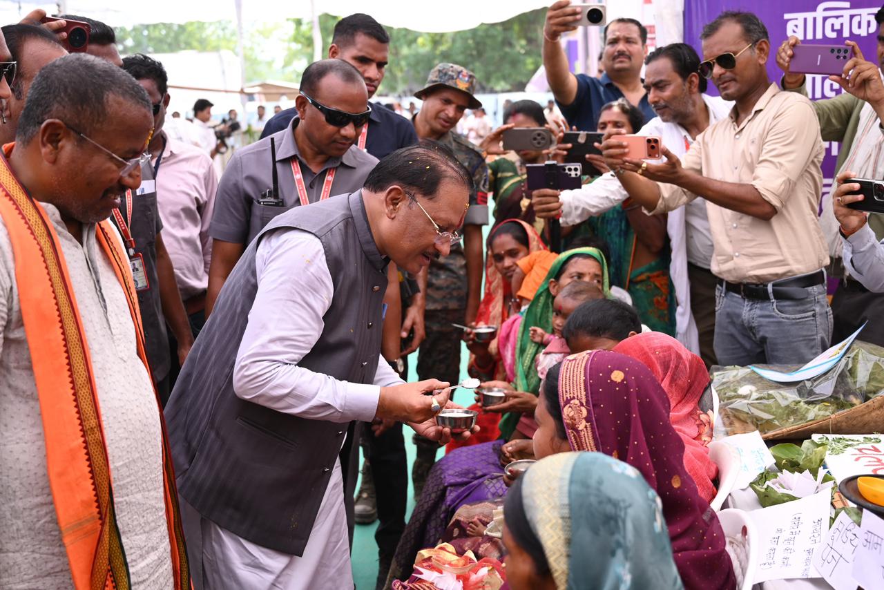 मुख्यमंत्री विष्णु देव साय ने चेरपाल में जिला स्तरीय जनसमस्या निवारण शिविर में किया जनसंवाद 