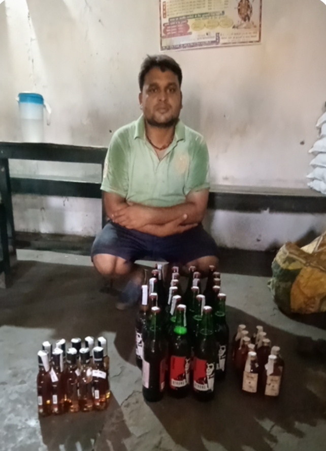 खरसिया पुलिस की बड़ी कार्रवाई: होटल से अवैध शराब की बड़ी खेप बरामद, आरोपी गिरफ्तार