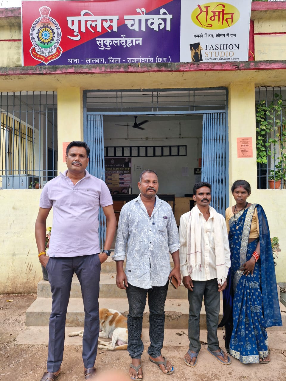 पुलिस चैकी सुकुलदैहान द्वारा गुम महिला को परिवार जनो को सुपुर्द मे दिया गया