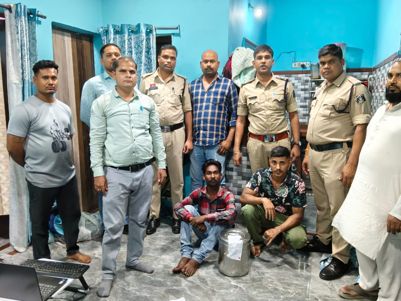 राजधानी रायपुर से गांजा बिक्री करते 02 आरोपी गिरफ्तार