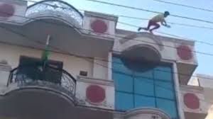 हाई वोल्टेज ड्रामा,युवक ने 3 मंजिला ईमारत से लगाई छलांग
