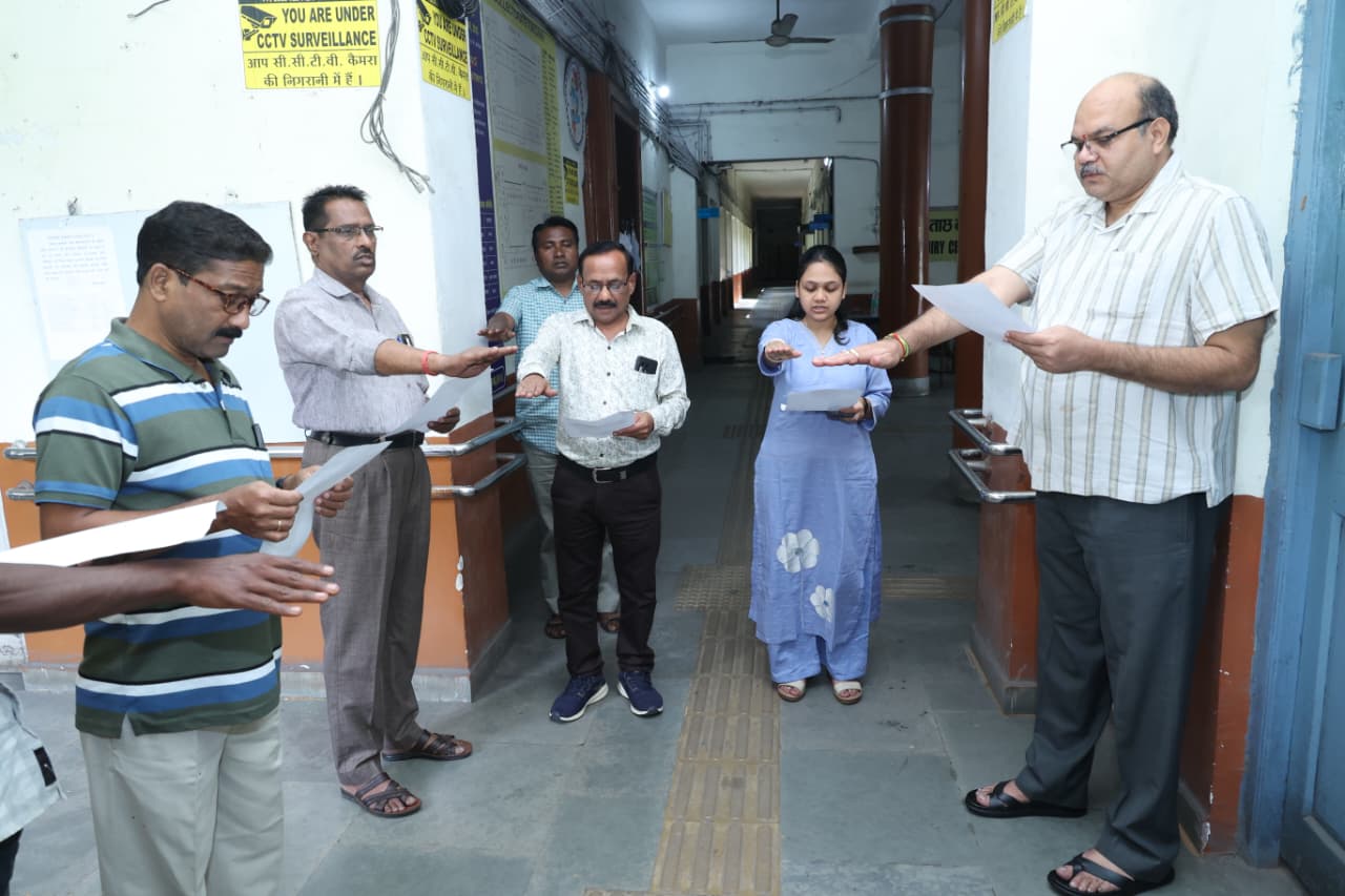 सतर्कता जागरूकता सप्ताहः कलेक्टोरेट में अधिकारी-कर्मचारियों ने ली सत्यनिष्ठा प्रतिज्ञा की शपथ