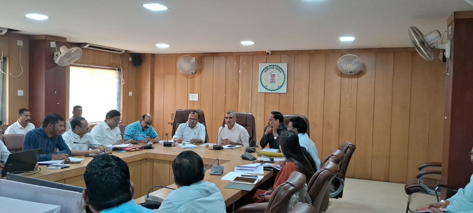 सौंपे गए कार्यों को गुणवत्ता और समयबद्धता के साथ पूरा किया जाए: कलेक्टर शर्मा
