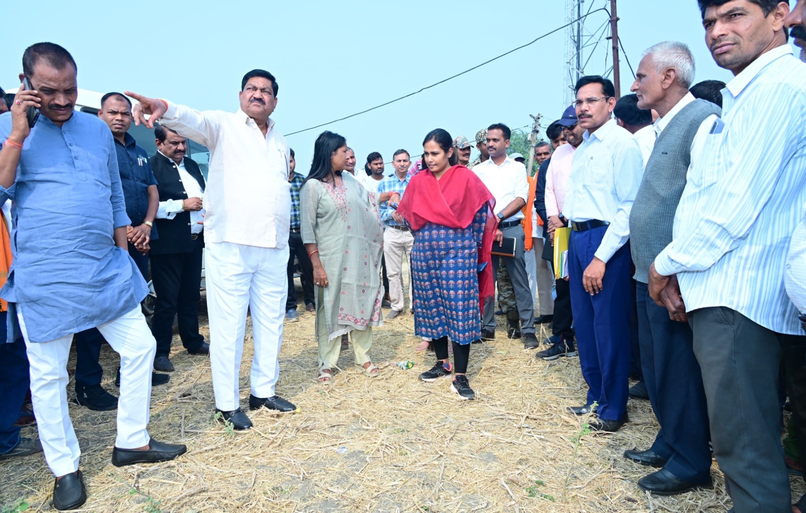 खाद्य मंत्री दयालदास बघेल ने ग्राम कुंरा में विकास कार्यों का किया स्थल निरीक्षण