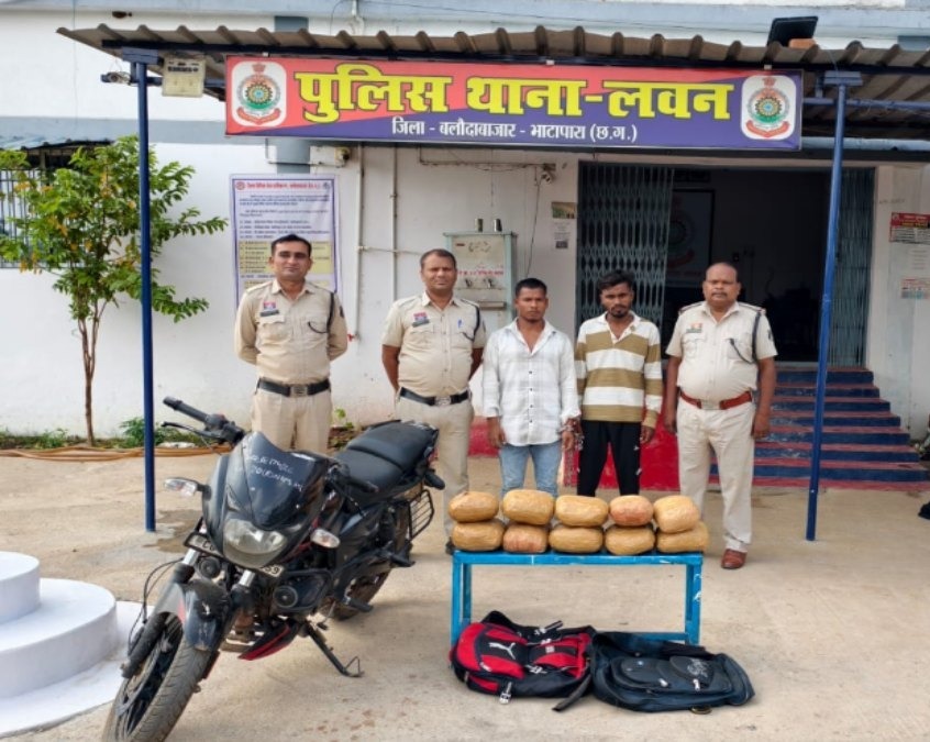बलौदा बाजार में गांजा तस्करों पर पुलिस का शिकंजा, बाइक से सप्लाई करते 2 आरोपी गिरफ्तार
