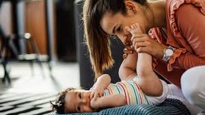 Gen-Z का नया फेवरेट करियर ऑप्शन बन रहा लग्जरी नैनिंग
