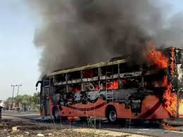 जैसलमेर में दर्दनाक हादसा : बस बनी आग का गोला, जिंदा जले 20 लोग