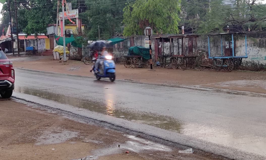 मार्च में मौसम का बदला मिजाज, तीसरे दिन भी हुई बारिश..
