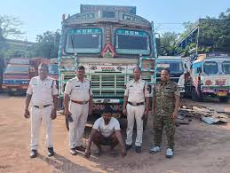 पुलिस की बड़ी कार्रवाई,रेत और कबाड़ का परिवहन कर रहे चार वाहनों को किया जब्त 
