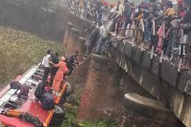 नाले में गिरी यात्रियों से भरी बस..8 की मौत, 20 से अधिक घायल