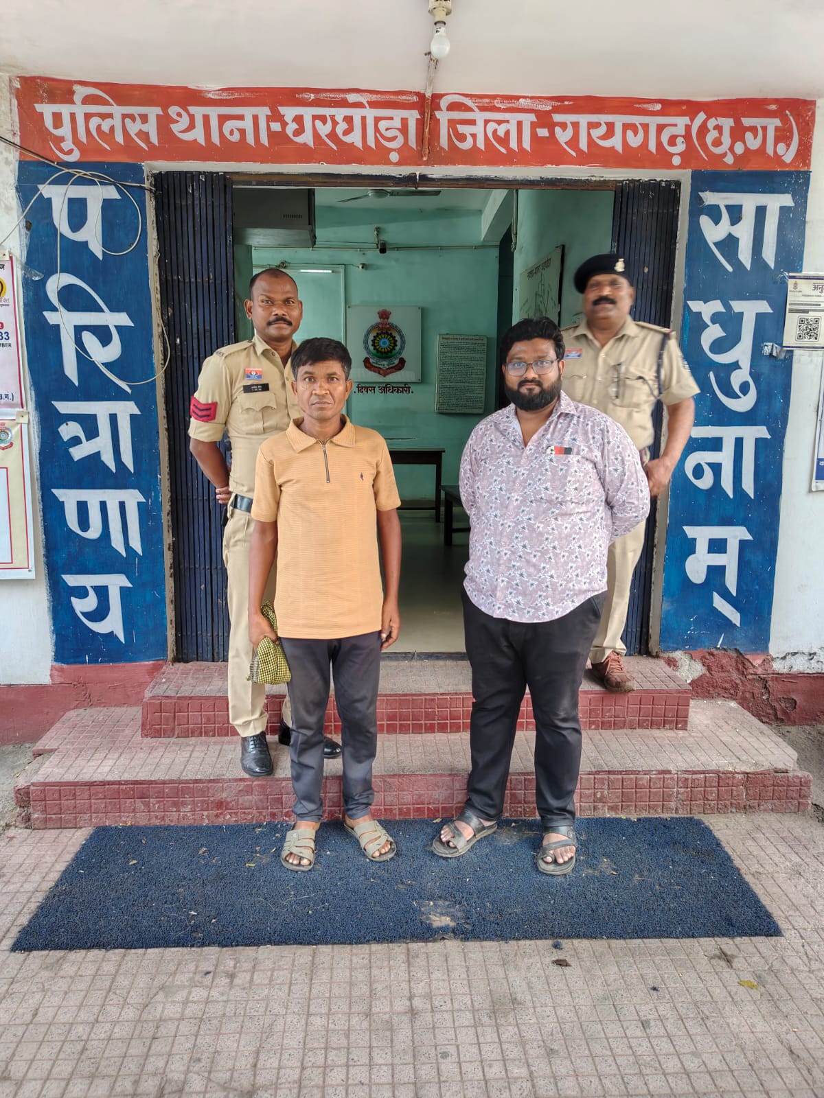 रायगढ़: ऑपरेशन क्लीन हंट के तहत इलेक्ट्रॉनिक्स दुकान चोरी का खुलासा, लाखों का सामान बरामद; दो आरोपी गिरफ्तार