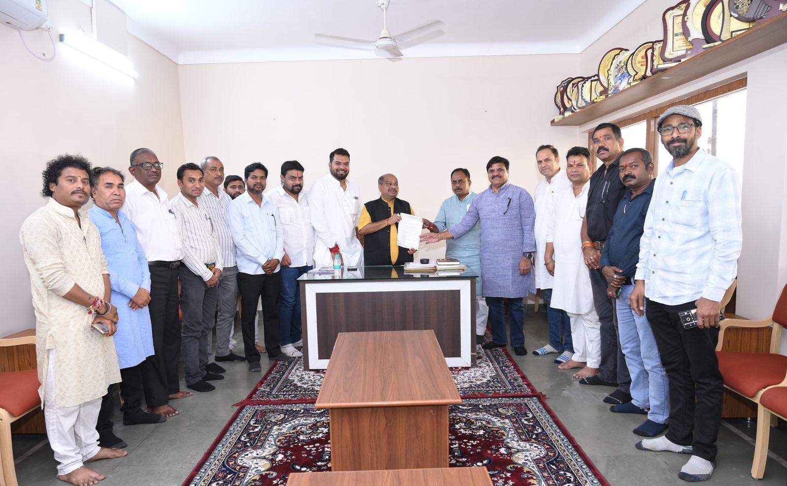 उत्तर विधायक पुरंदर मिश्रा को नहीं जानकारी, निगम कर रहा वसूली! मरीन ड्राइव मामले में भाजपा की पोल खुली