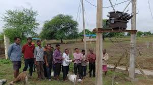  अनूठी पहल  :  छत्तीसगढ़ के इस गाँव में कृषि यंत्रो के साथ ट्रांसफार्मर की भी हुई पूजा