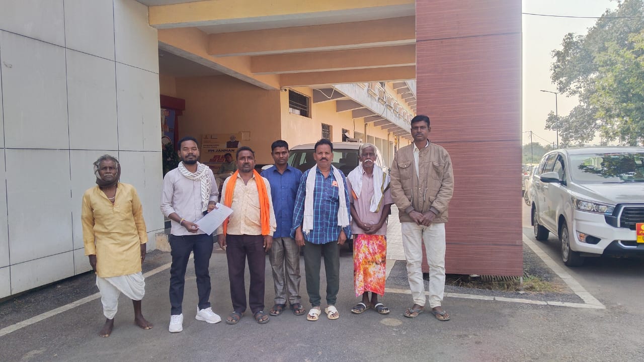 10–12 वर्षों से लंबित मुआवजा राशि को लेकर नौ किसान पहुंचे जनदर्शन, कलेक्टर से मुआवजा दिलाने की मांग