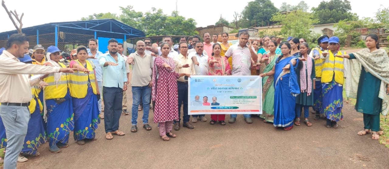 किरन्दुल पालिका अध्यक्ष एवं पार्षदगणों ने किया पौधारोपण