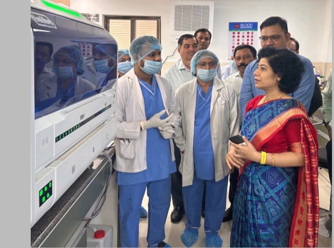 संयुक्त सचिव अनुराधा पटनायक केन्द्रीय स्वास्थ्य मंत्रालय ने हमर लैब और स्वास्थ्य केंद्र का किया भ्रमण