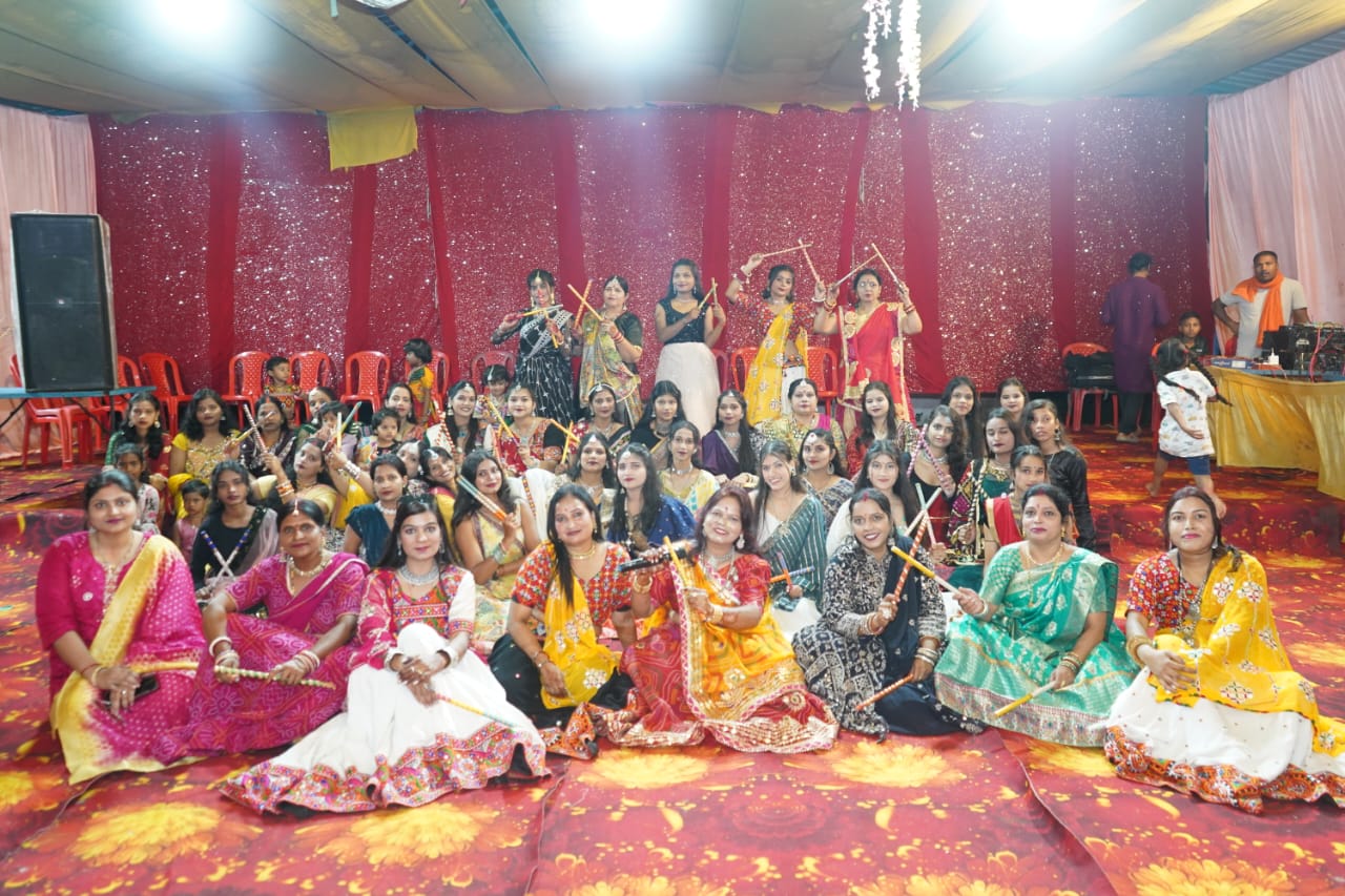 लखनपुर में हुआ महारास गरबा का आयोजन बढ़-चढ़कर महिलाओं ने लिया हिस्सा