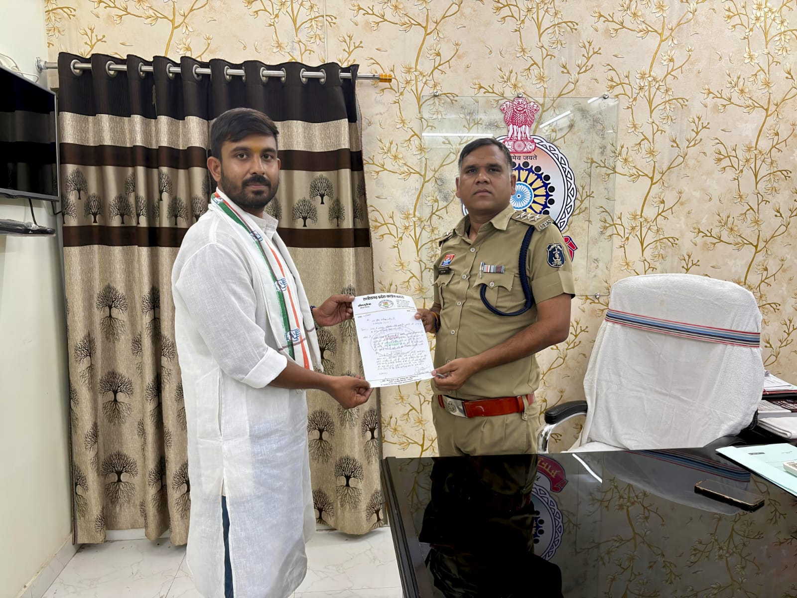 शहर में बढ़ती कबाड़ दुकानों की मनमानी को लेकर सीएसपी को ज्ञापन