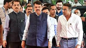 CM बनते ही देवेंद्र फडणवीस का बड़ा एक्शन, पहले कैबिनेट बैठक में ही इस फैसले पर लगा दी मुहर