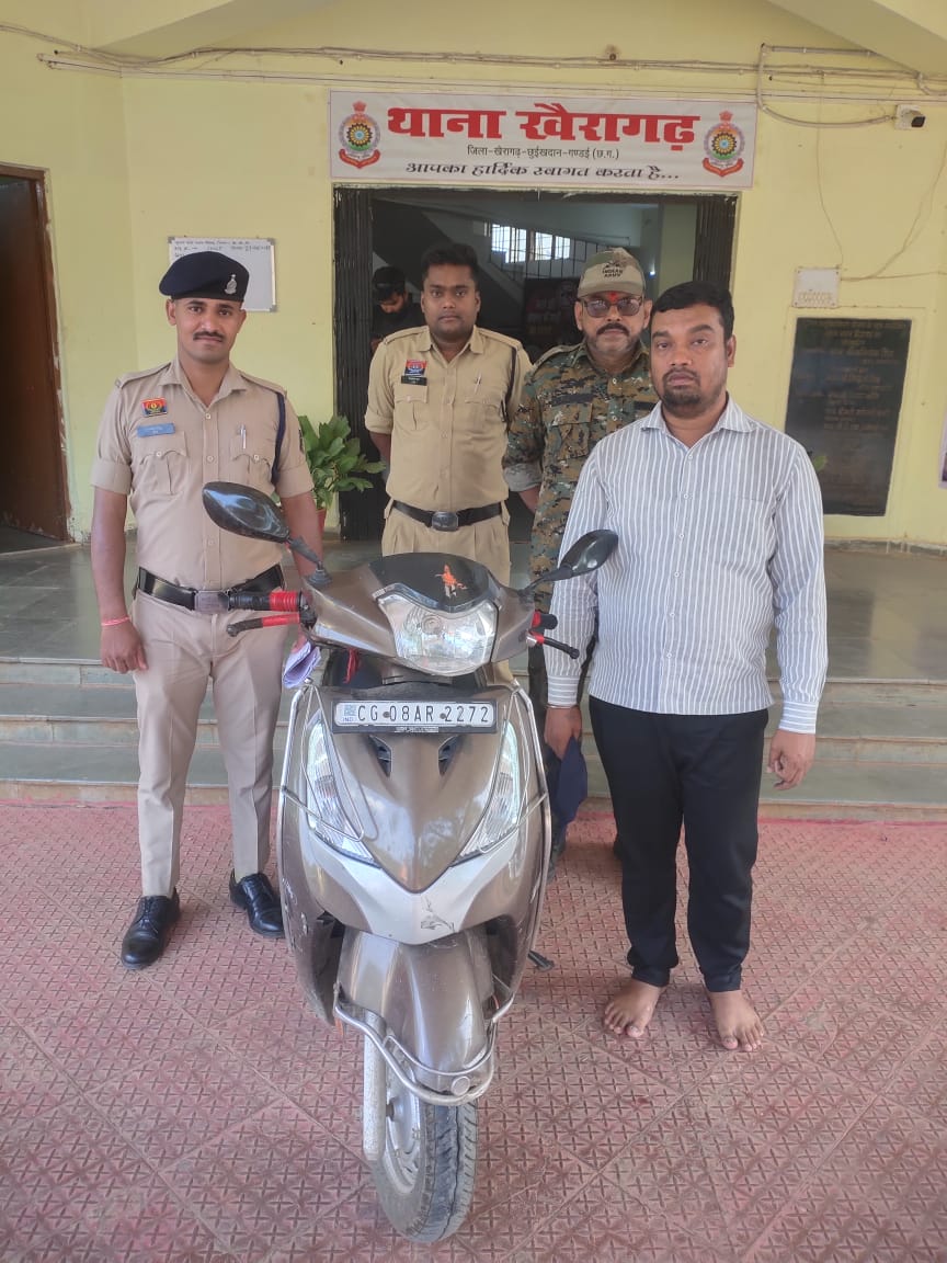 फेरी वाला बनकर जनपद कार्यालय से वाहन चोरी करने वाला पश्चिम बंगाल का शातिर चोर गिरफ्तार 