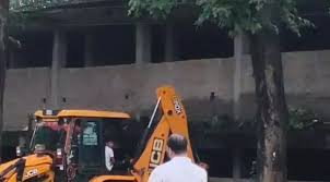  जिला प्रशासन की बड़ी कार्रवाई,व्यवसायिक कॉम्प्लेक्स पर चला बुलडोजर