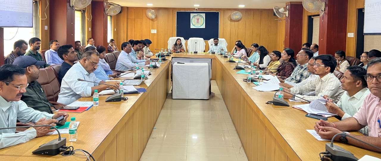 समय-सीमा की बैठक में लंबित प्रकरणों की समीक्षा, योजनाओं में तेजी लाने के निर्देश