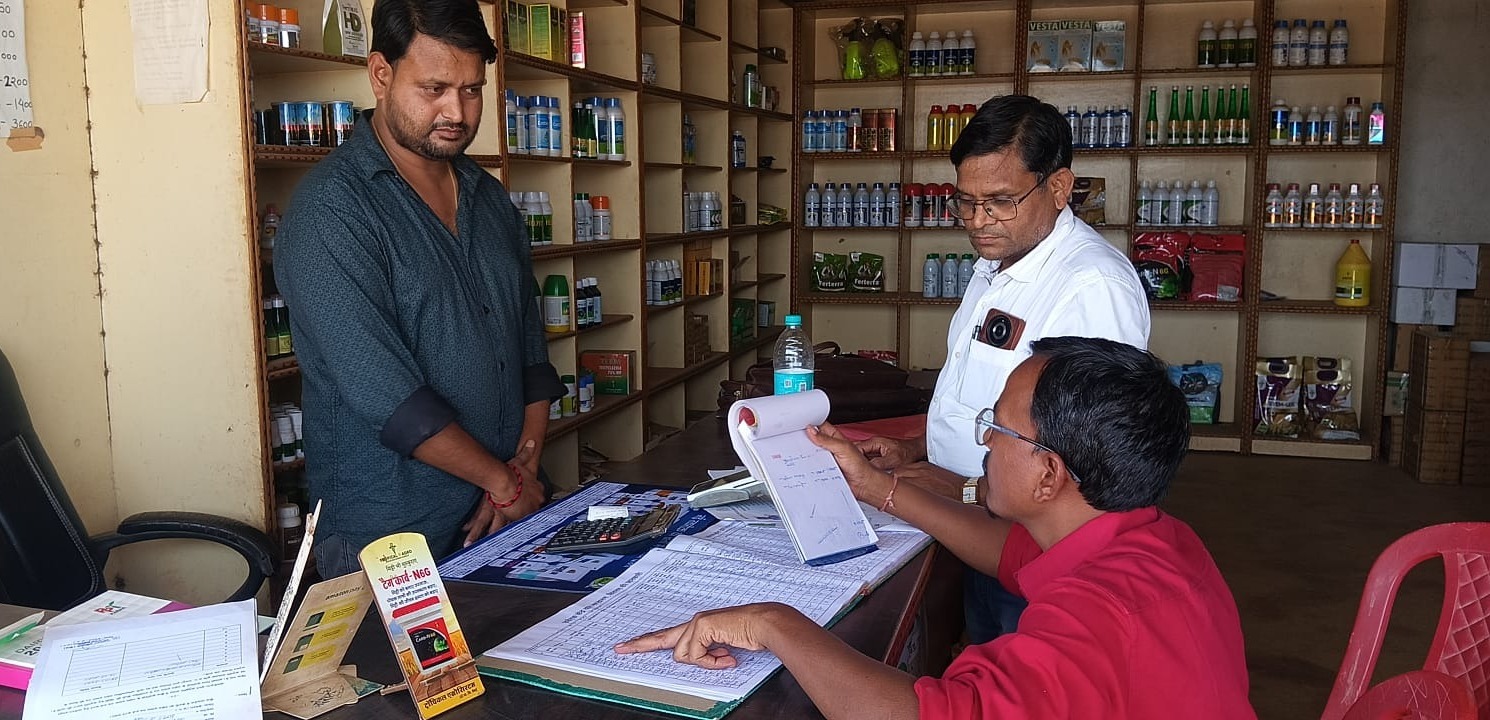 किसानों को समय पर गुणवत्तायुक्त उर्वरक उपलब्ध कराने प्रशासन सख्त, 132 केंद्रों का निरीक्षण, 19 विक्रेताओं को नोटिस
