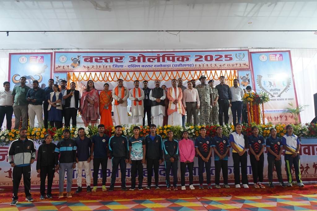 दंतेवाड़ा में उप मुख्यमंत्री एवं वन मंत्री ने बटन दबाकर बस्तर ओलंपिक 2025 पंजीयन की शुरुआत की
