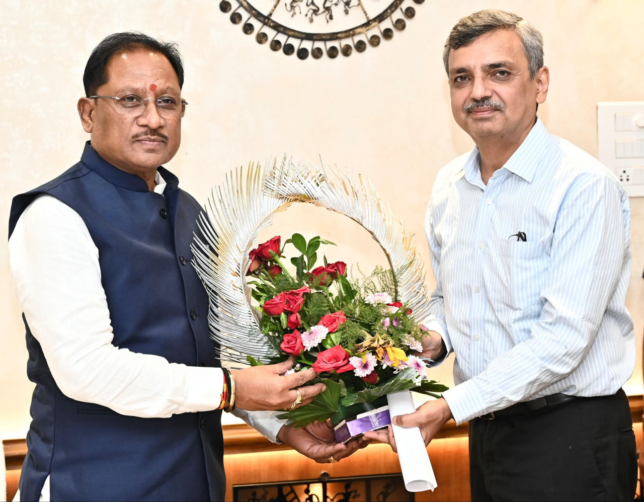  मुख्यमंत्री साय से मिले भूमि संसाधन सचिव: भू-अभिलेख सुधार और डिजिटल सर्वे को लेकर हुई विस्तृत चर्चा