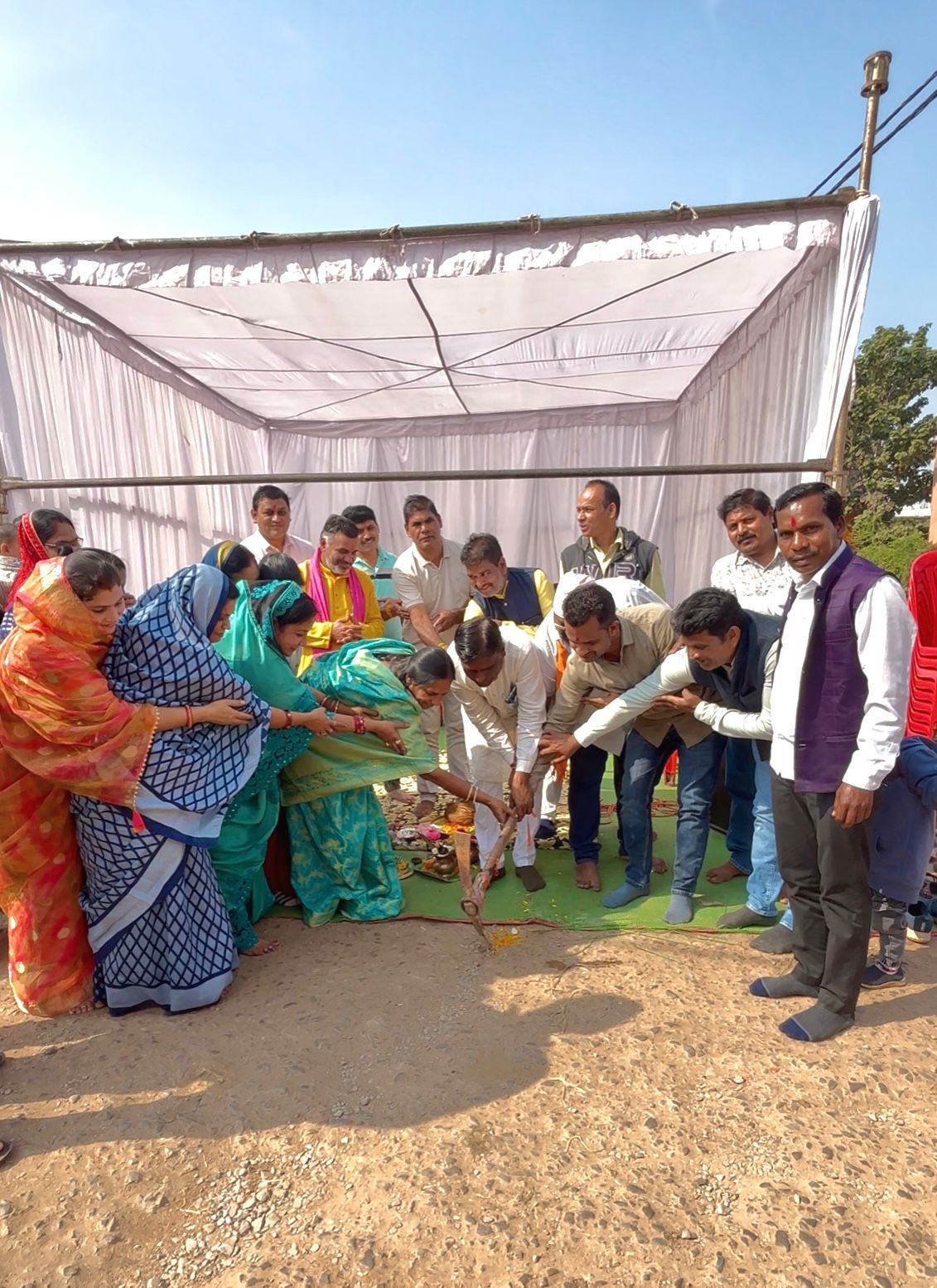 39 लाख 77 हजार की लागत से होगा सीसी रोड एवं नाली निर्माण,नपा अध्यक्ष चन्द्रवंशी ने वार्डवासियो के साथ किया भूमिपूजन