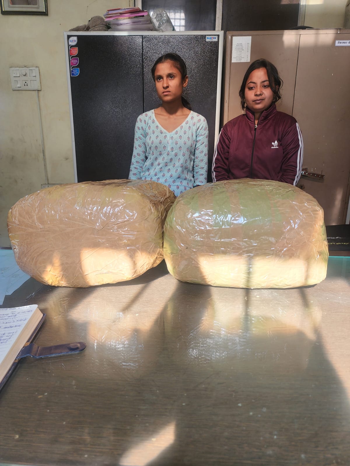 गांजा के साथ अंतर्राज्यीय महिला सहित कुल 02 महिला आरोपी गिरफ्तार