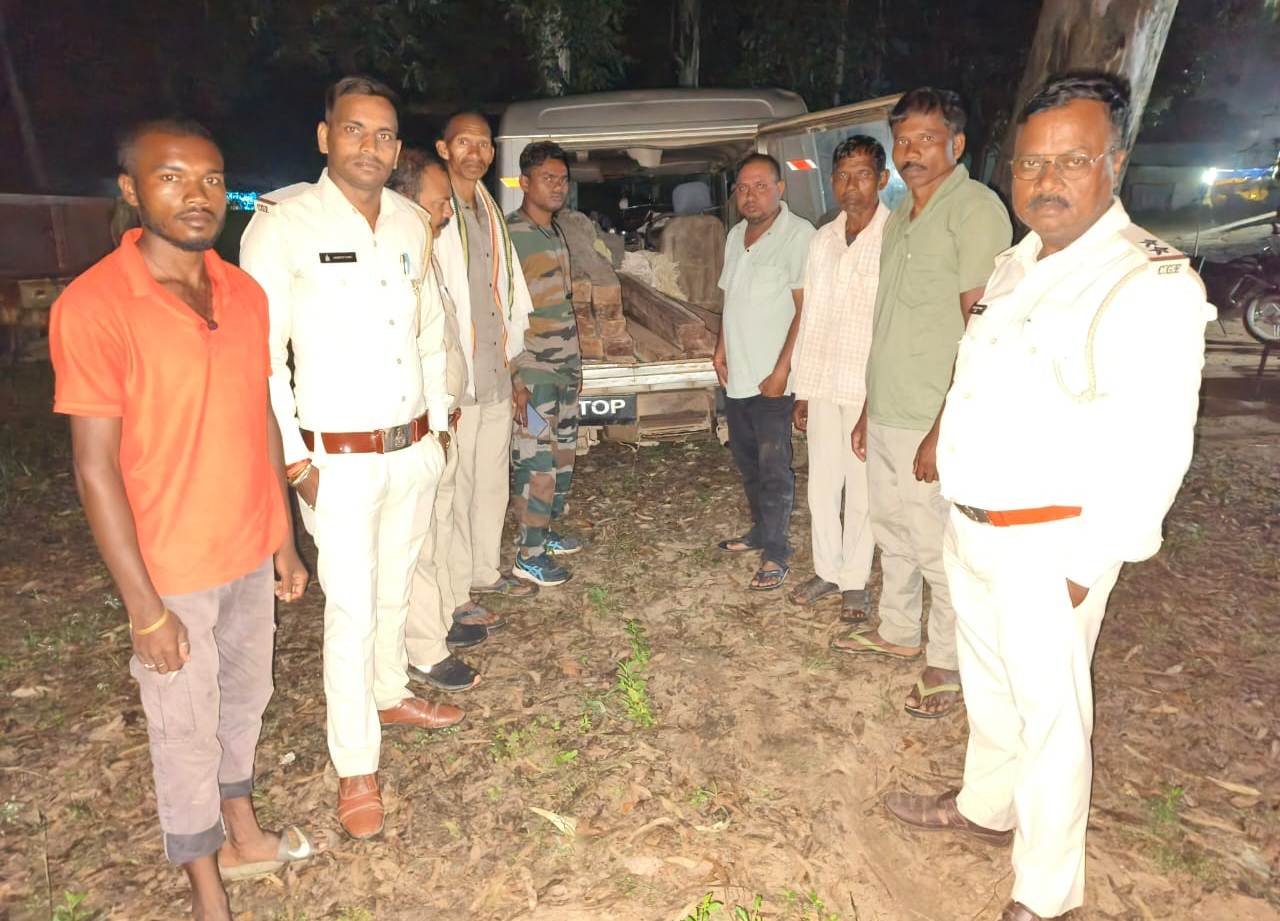 प्रतापपुर वन परिक्षेत्र में अवैध साल लकड़ी जब्त, वन अपराध दर्ज