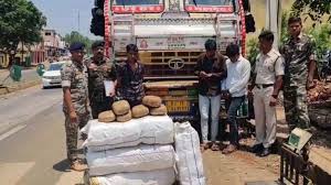 पुलिस को मिली बड़ी सफलता ,ट्रक से 1 क्विंटल गांजा जब्त