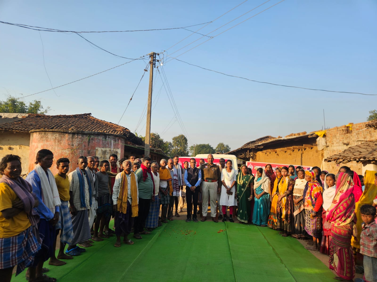 लैलूंगा पुलिस का जन जागरूकता अभियान जारी, ग्राम कोयलारडीह में लगी पुलिस जन चौपाल
