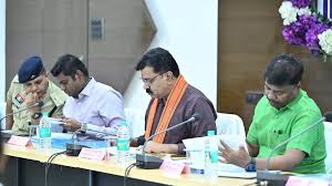 जगदलपुर कलेक्ट्रेट में गृहमंत्री विजय शर्मा ने ली अफसरों की बैठक