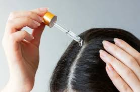 बालों पर तेल लगाने का सही तरीका जानें यहां,घने और मोटे होने लगेंगे आपके केश 