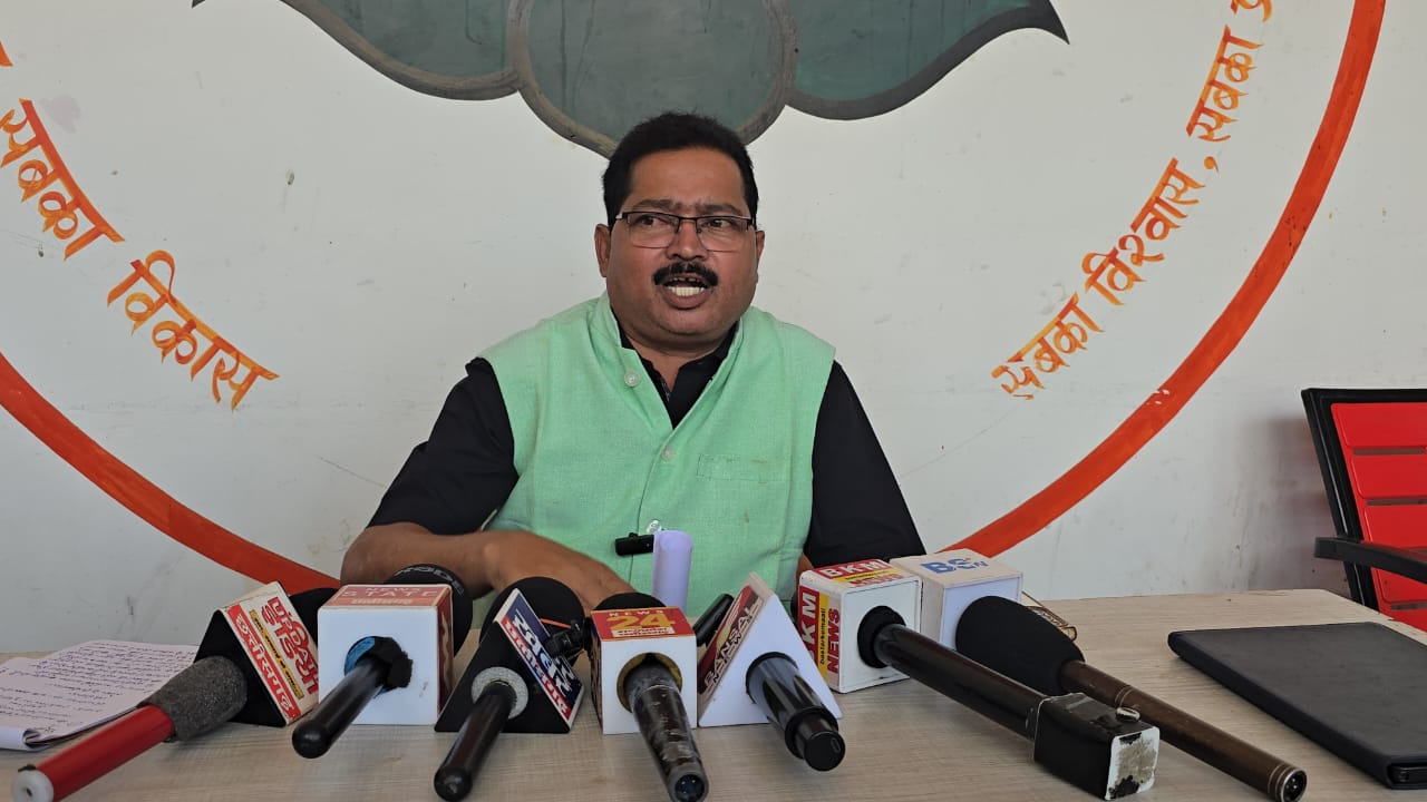 आदिवासी ग्रामीणों को बरगला कर राजनीति करना बंद करें विधायक-घासी राम नाग
