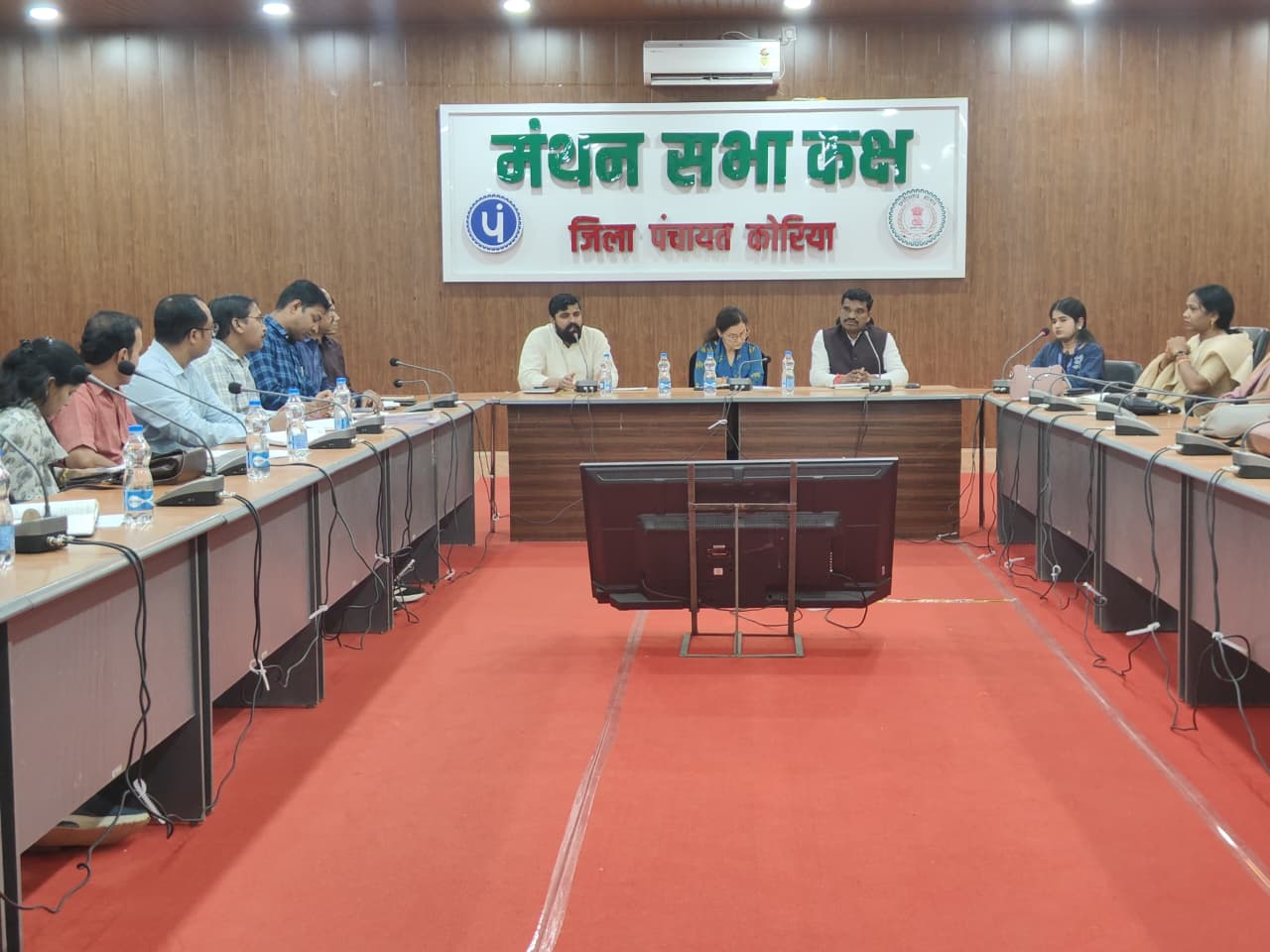 जनप्रतिनिधि जल संरक्षण में दें योगदान ताकि कोरिया को मिले नई पहचान – कलेक्टर चंदन त्रिपाठी