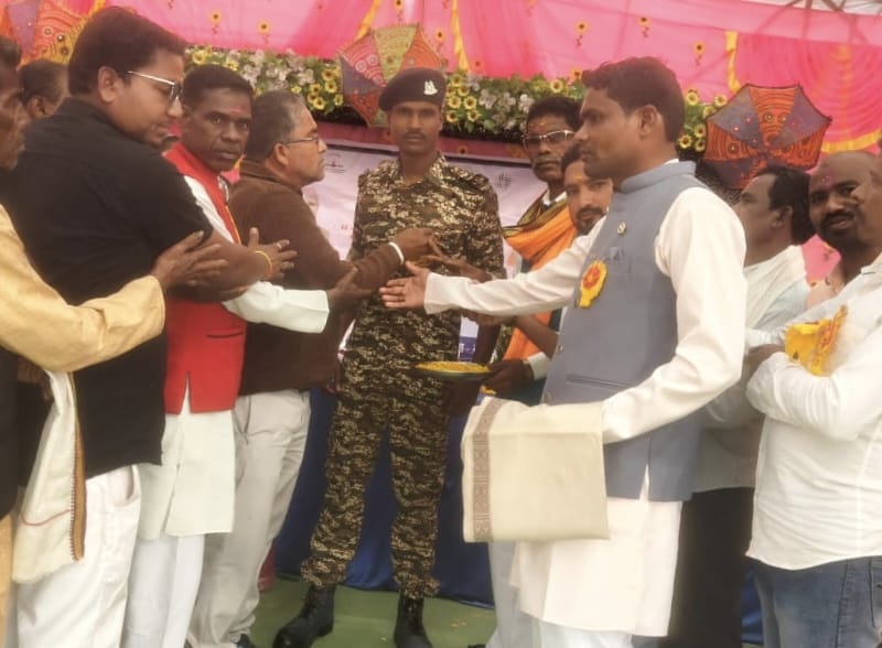 कुड़ेरादादर में गणतंत्र दिवस पर ग्रामीण खेल प्रतियोगिता,दो दिन चले कार्यक्रम में खेल, ध्वजारोहण और जनभागीदारी