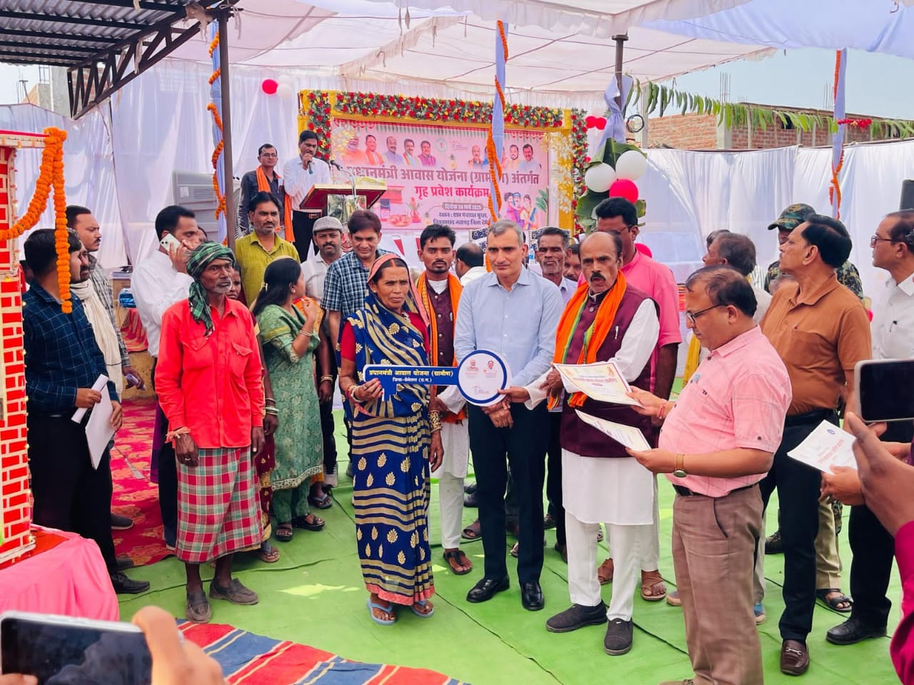 बेमेतरा जिले में प्रधानमंत्री आवास योजना (ग्रामीण) गरीब परिवारों को मिले 8600 नए घर, सामूहिक गृह प्रवेश कार्यक्रम संपन्न