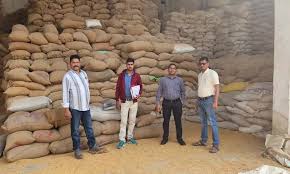 अवैध भंडारण के खिलाफ बड़ी कार्रवाई,दो राइस मिलों पर प्रशासन का छापा 