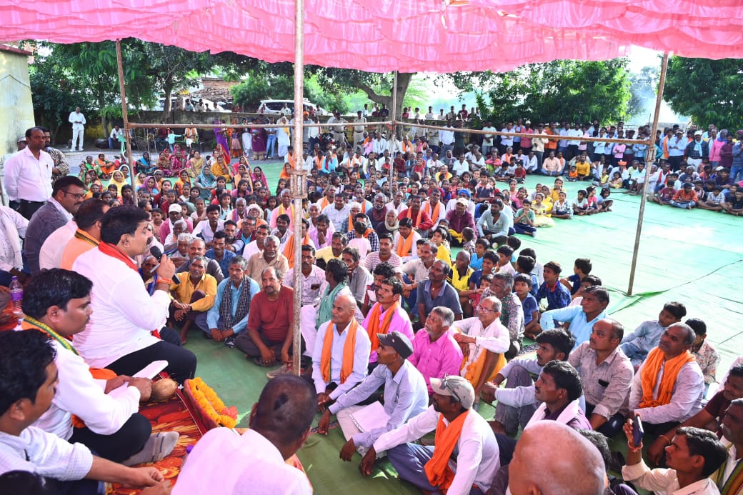 ग्रामीणों की वर्षों पुरानी मांगें पूरी: उप मुख्यमंत्री ने सामुदायिक भवन, मंच निर्माण, सीसी रोड व विद्यालय में किचन शेड के लिए 39 लाख रुपए की घोषणा की
