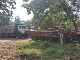 रेत की अवैध तस्करी : खनिज विभाग ने 10 ट्रैक्टर समेत 2 हाईवा वाहनों को किया जब्त