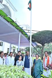 महापौर मीनल चौबे ने 79वें स्वतंत्रता दिवस पर नगर निगम मुख्यालय में  राष्ट्रध्वज तिरंगा फहराया 