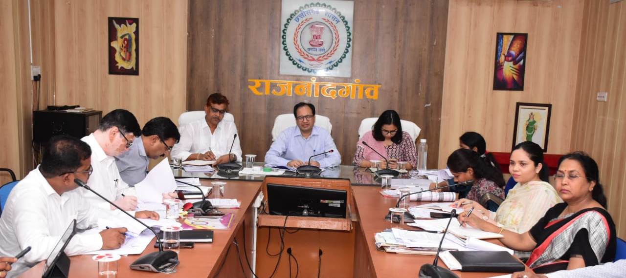 राजस्व अधिकारी होते हैं जनसामान्य के ट्रस्टी  :  कलेक्टर