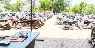 उसलापुर स्टेशन पर अवैध वसूली, पार्किंग ठेकेदार निलंबित 