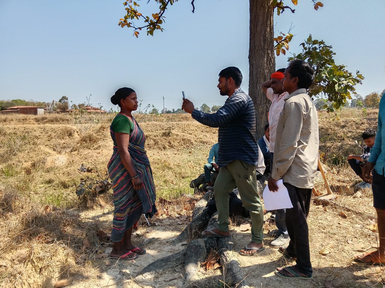 कोरिया में मनरेगा कार्यस्थलों पर श्रमिकों के फेस ऑथेंटिकेशन से लग रही हाजिरी
