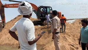 अवैध रेत उत्खनन और परिवहन पर कार्रवाई,हाईवा और माउंटेन मशीन जब्त