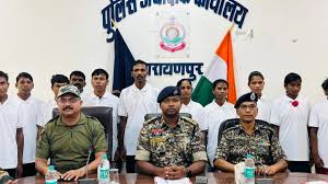 नारायणपुर में 70 लाख के इनामी सहित 16 माओवादियों ने किया आत्मसमर्पण